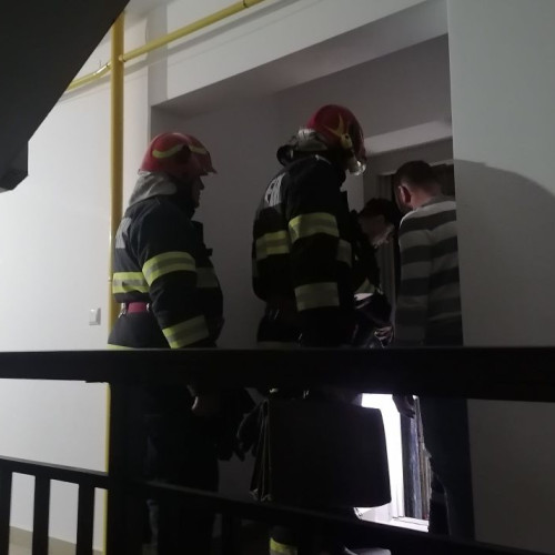 Panică într-un bloc din Botoșani. Au fost chemați imediat pompierii