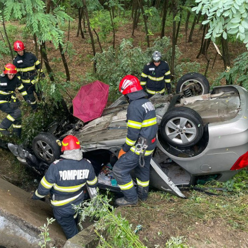 Cinci persoane au fost rănite într-un accident rutier pe DE58