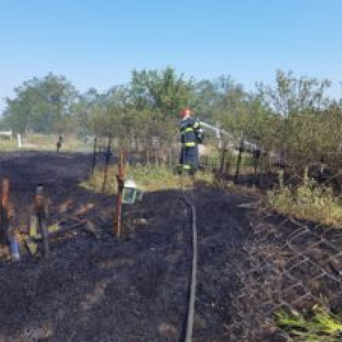 Atenție la utilizarea lumânărilor în cimitire: incendiu în Ștefănești