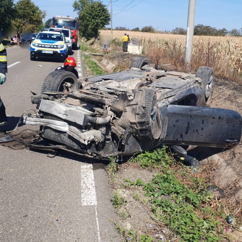 Accident rutier în Corni: Doi tineri răniți