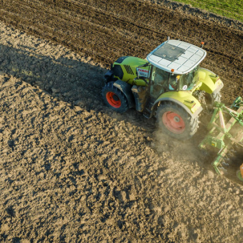 Peste 500 de fermieri din România primesc 147 de milioane de euro pentru utilaje agricole noi