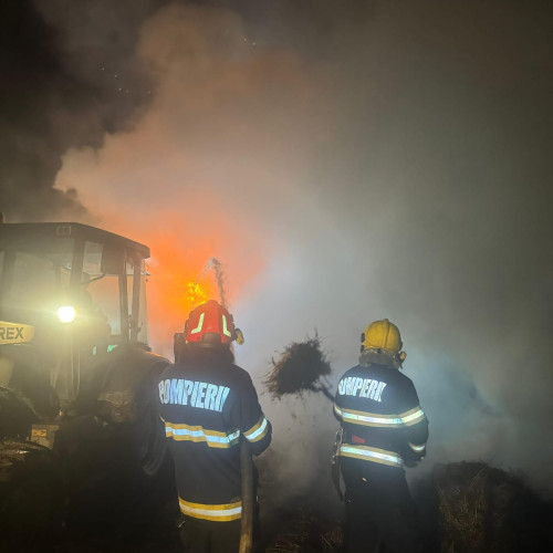 Incendiu devastator în localitatea Tudora, peste 30 de tone de furaje distruse