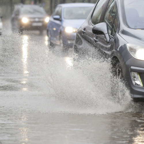 Ploi abundente în vestul țării, cod galben și portocaliu de precipitații