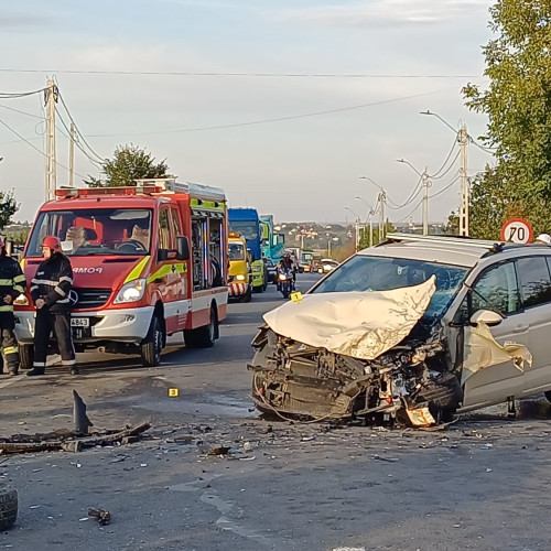 Patru persoane rănite în urma unui accident rutier pe E 58