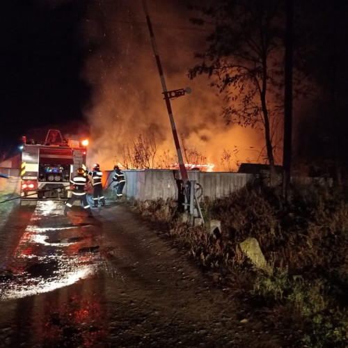 Incendiu nocturn în localitatea Drislea