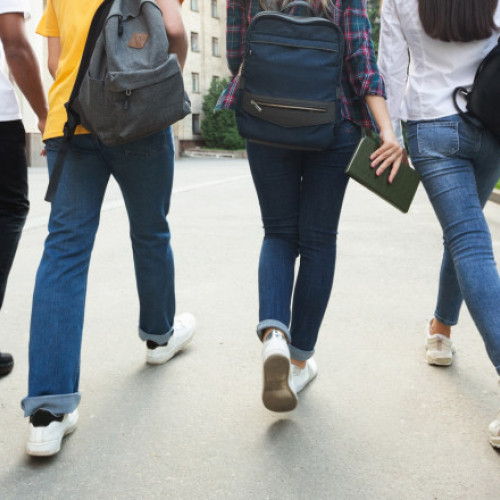 Ministerul Educației a modificat metodologia pentru acordarea burselor școlare 2024-2025