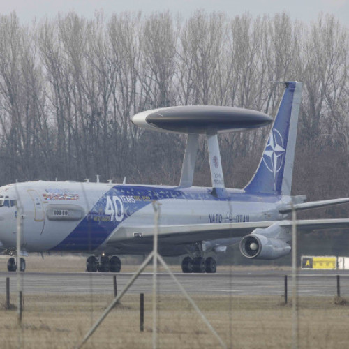 NATO trimite un avion radar AWACS pentru a monitoriza activitățile armatei ruse în România