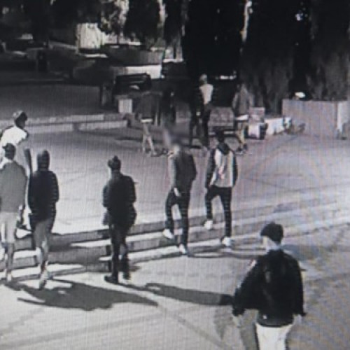 12 tineri observați pe Pietonalul Transilvaniei din Botoșani