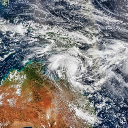 Fenomenele meteorologice extreme: ciclonii și furtunile