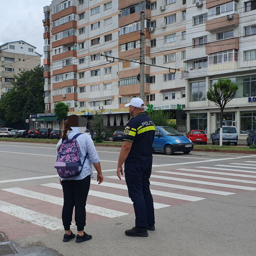 Zeci de pietoni sancționați pentru traversarea prin loc nepermis în Botoșani