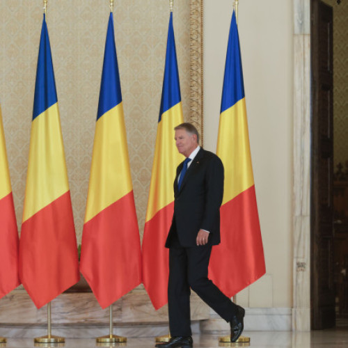 Klaus Iohannis decorează unități de învățământ, inclusiv colegii din Sibiu