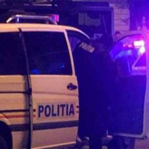 Un bărbat agresiv, evacuat de poliție din locuința concubinei sale