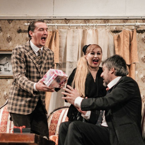 Teatrul &quot;Mihai Eminescu&quot; invită bătățenii la spectacolul &quot;Bani din cer&quot;