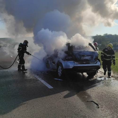 Incendiu auto în Roma: O mașină a ars în totalitate