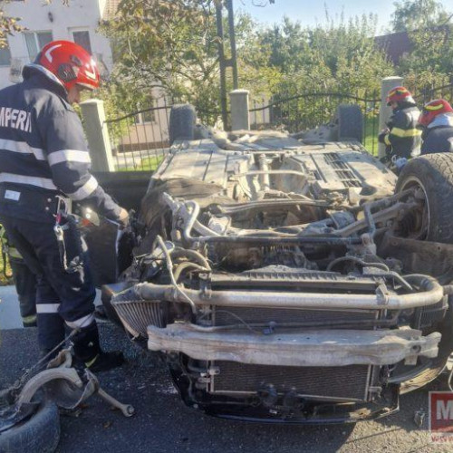 Accident grav la Botoșani: patru persoane implicate într-o răsturnare de automobil