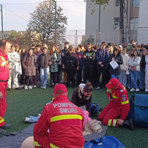 Peste 250 de elevi de la Liceul &quot;Regina Maria&quot; din Dorohoi învață despre prim ajutor