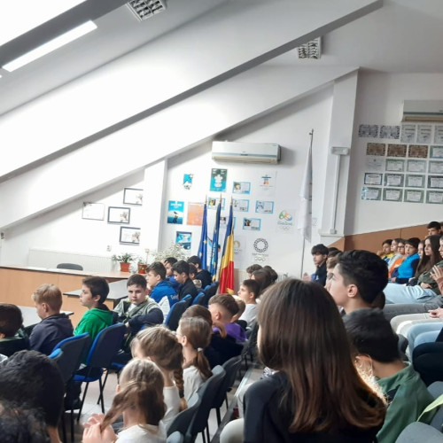 Campania &quot;Tacerea e tot violenta! Vocea ta e solutia&quot; se desfasoara in Botosani