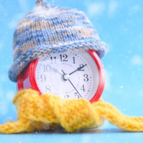 România trece la ora de iarnă în noaptea de sâmbătă spre duminică