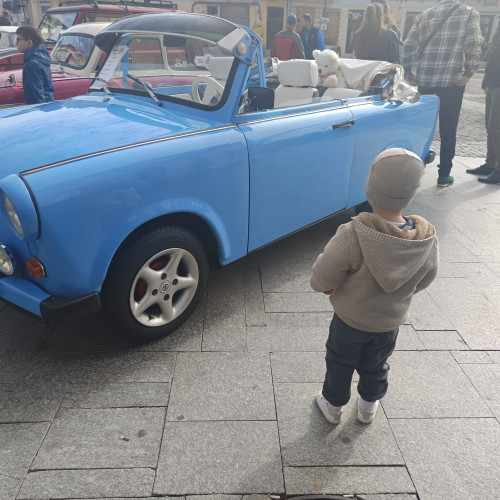 Cele mai frumoase mașini de epocă, expuse în Centrul Istoric din Botoșani