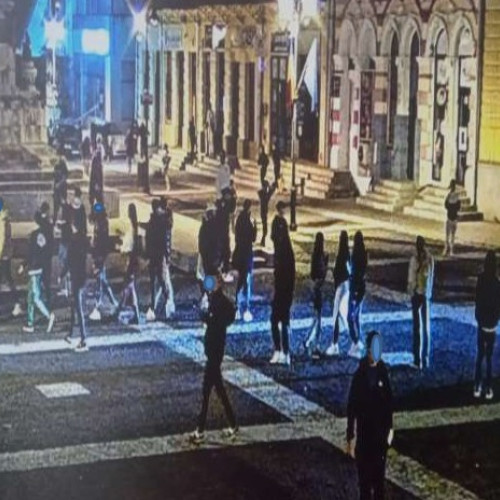 Tineri galagiosi alungati din Centrul Istoric de politie