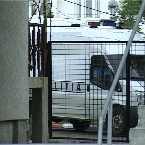 Bărbat condamnat pentru conducerea fără permis a fost dus în penitenciar