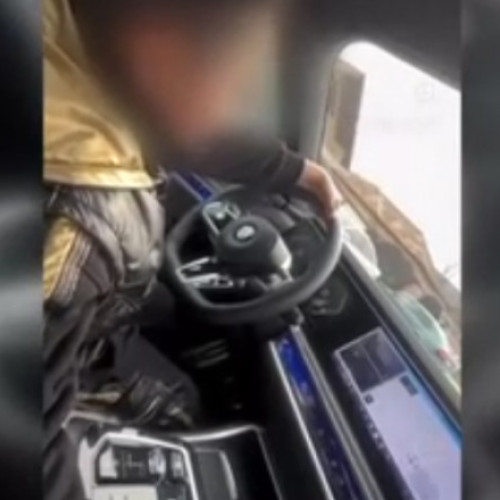 Un bărbat din Cojasca, reținut după ce a lăsat copiii să conducă