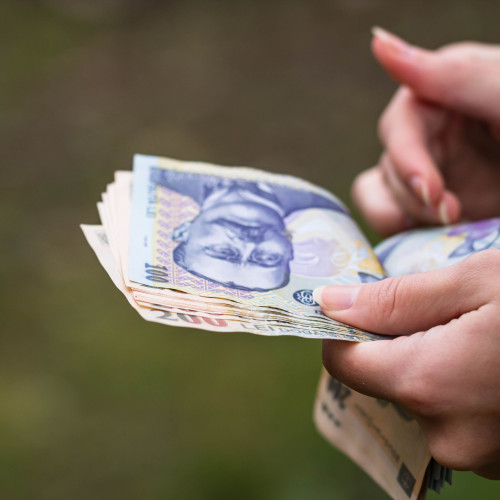 Ajutoare financiare și burse pentru elevii din România