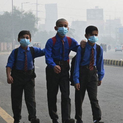 Lahore suspendă cursurile pentru a proteja copiii de smog