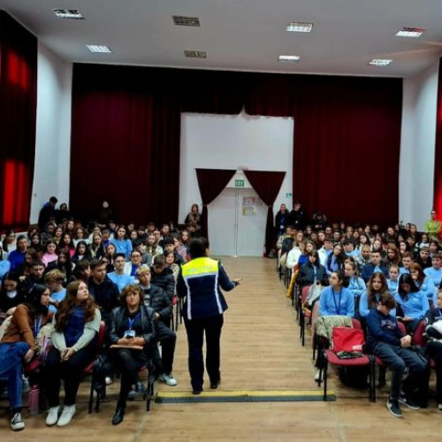 Campania &quot;Tacerea e tot violenta! Vocea ta e solutia&quot; continuă să promoveze un mediu sigur în școli