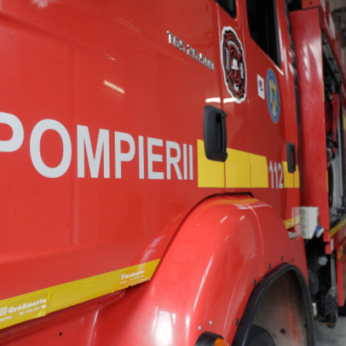 Incendiu în Sectorul 2 al Capitalei: Șase răniți, printre care și doi polițiști