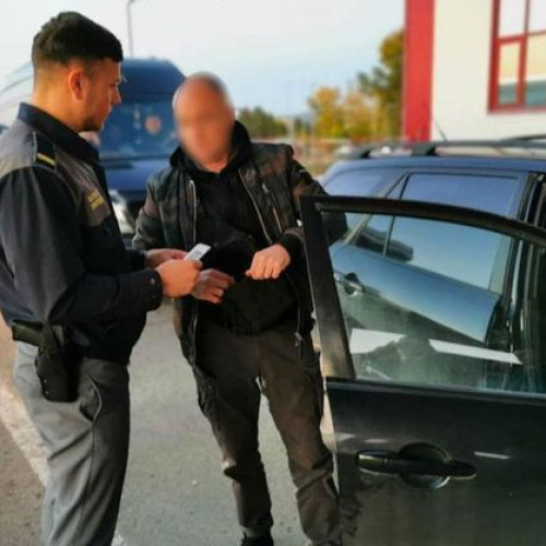 Barbat cu dubla cetatenie, prins la granita cu o masina radiata