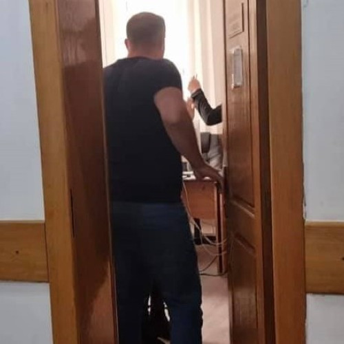 Primăria din Ibanesti, amendată pentru lipsa transparenței salariale