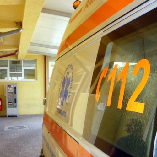 Un copil de doi ani și jumătate a ajuns la spital după o căzătură de pe masă