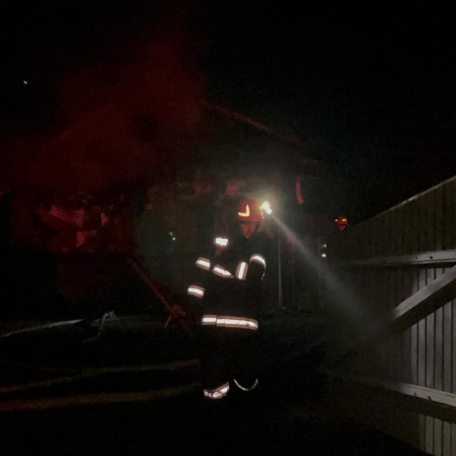 Incendiu în localitatea Agafton, din cauza unui coș de fum neprotejat
