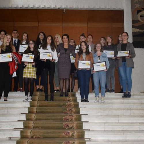 Elevii de 10 din Botoșani premiați cu diplome de excelență