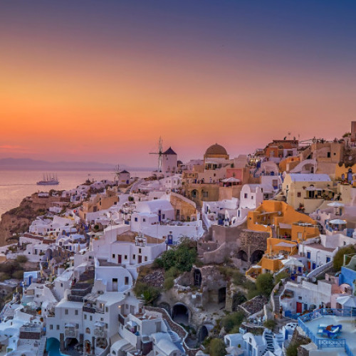 Santorini, în incertitudine din cauza seismelor
