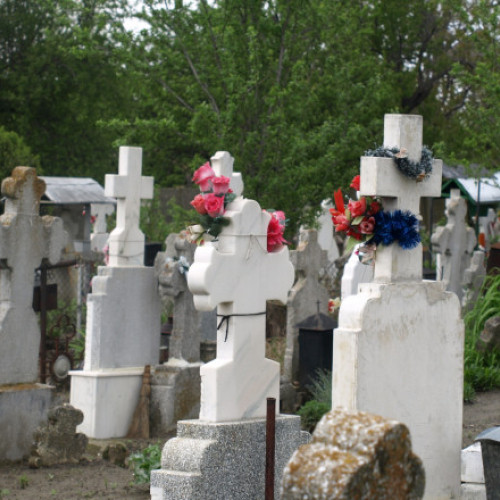 Morminte mutate din cimitirul din Cluj pentru construirea unui bloc de locuințe