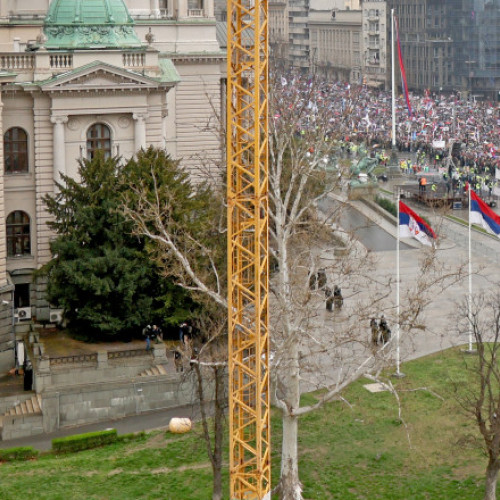 Controversa „tunului sonic” la protestul din Belgrad