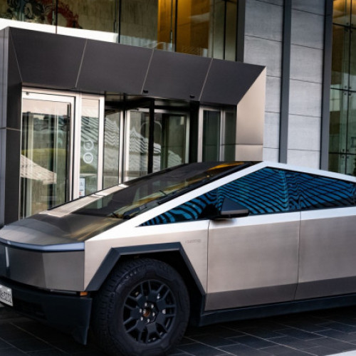 Tesla rechemează 46.000 de Cybertruck din motive de siguranță