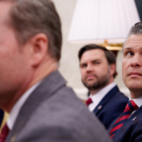 Informații confidențiale împărtășite într-un grup de mesagerie al oficialilor Trump