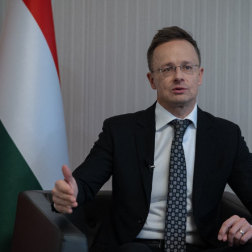 Vizita frecventă a ministrului ungar de externe în Rusia stârnește suspiciuni
