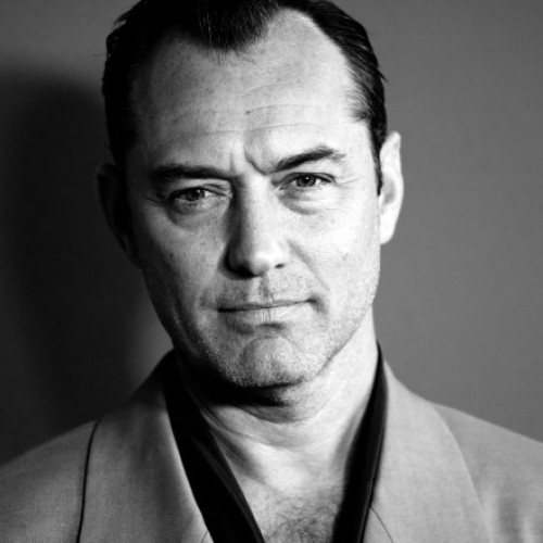 Jude Law va interpreta rolul lui Vladimir Putin în filmul "Vrăjitorul de la Kremlin"