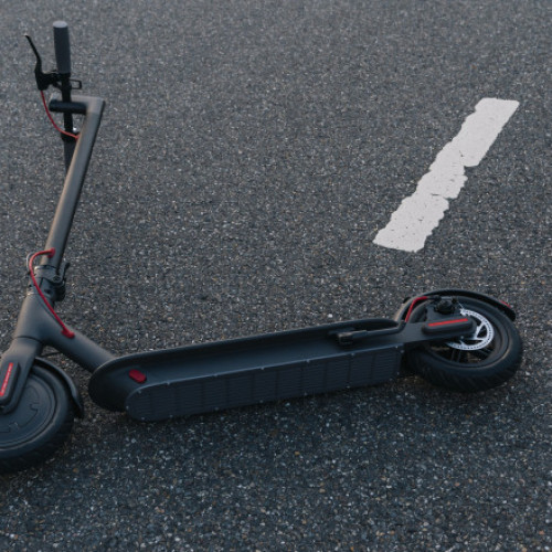 Accident tragic în Argeș: O fată de 15 ani a murit după ce a căzut de pe trotineta electrică