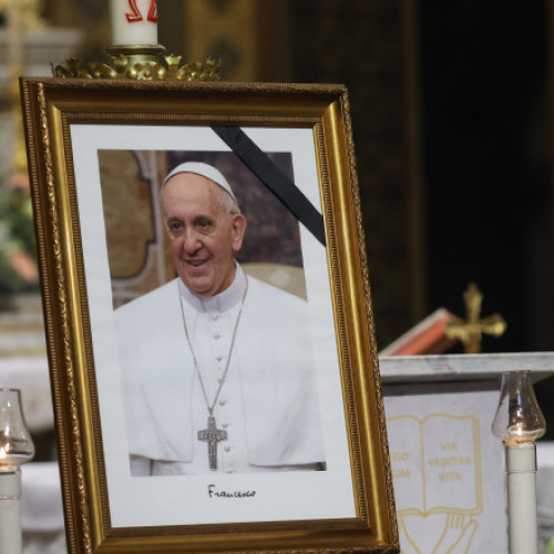 Guvernul român declară zi de doliu național pentru Papa Francisc
