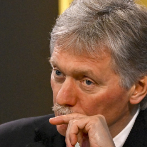 Moscova pregătește un răspuns la atacurile cu drone asupra bazelor aeriane, anunță purtătorul de cuvânt al Kremlinului, Dmitri Peskov. Potrivit unor declarații citate de surse din agențiile de presă, Peskov a spus că răspunsul va fi dat de către armata rusă, în funcție de decizia și timpul stabilit de militari. El a adăugat că „va fi cum și când militarii noștri consideră oportun” în ceea ce privește retalierea la loviturile asupra aerodromurilor din Rusia.