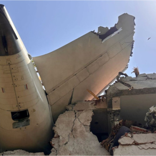 un moment tragic filmat de un tânăr de 17 ani după prăbușirea unui avion air india la ahmedabad