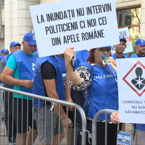 Video Sindicaliștii de la Apele Române protestează în fața Ministerului Mediului. Sunt nemulțumiri după tăierea sporurilor