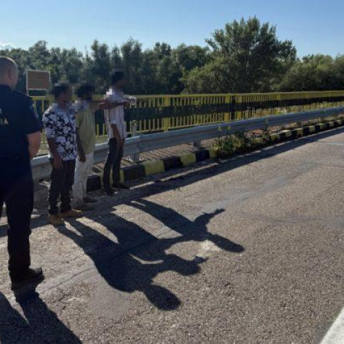 Șase migranți, prinși în timp ce încercau să traverseze ilegal Prutul. Doi români, reținuți pentru trafic de migranți