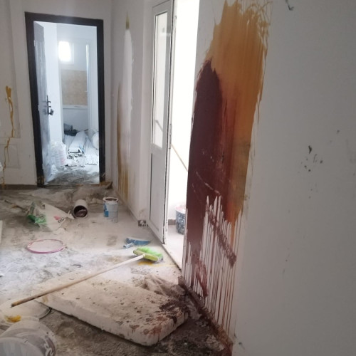 FOTO Cum arată interioarele apartamentelor de la ANL Cișmea din municipiul Botoșani care au fost devastate de mai mulți indivizi