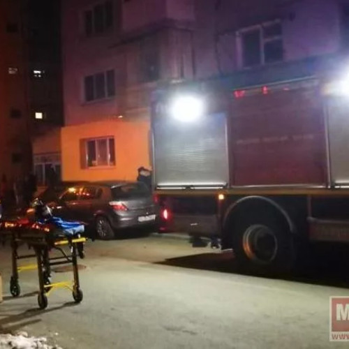 Un incendiu izbucnit din cauza unei țigări aprinse riscă să provoace pagube mari la un apartament din Botoșani